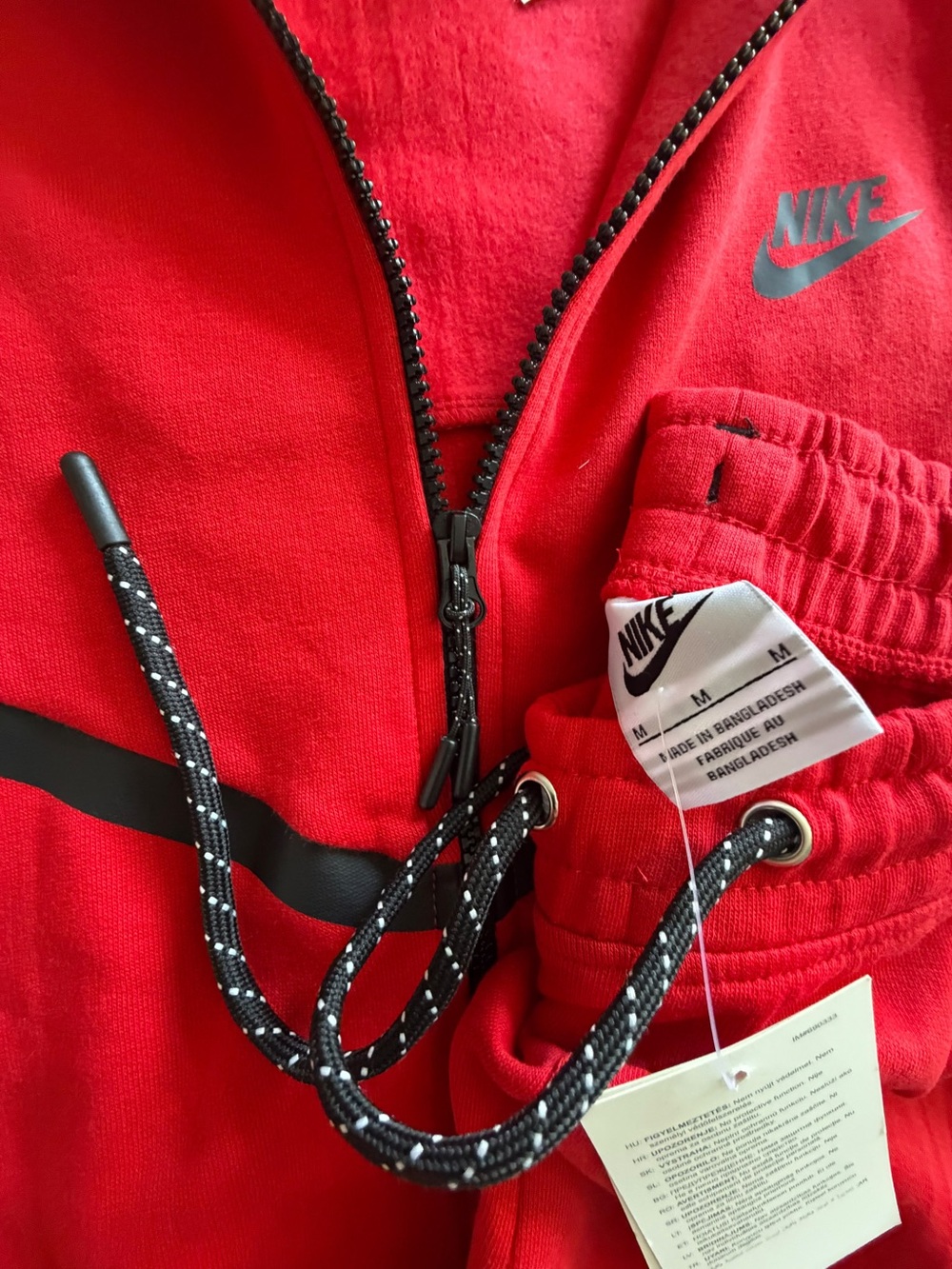 Nike Red Men’s Hooded Zip Jacket & Matching Joggers Set - Picture 4 of 6